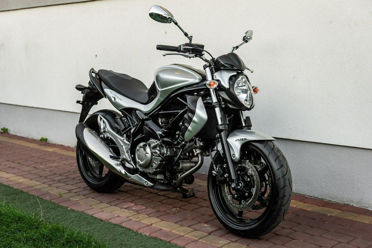 Suzuki Gladius