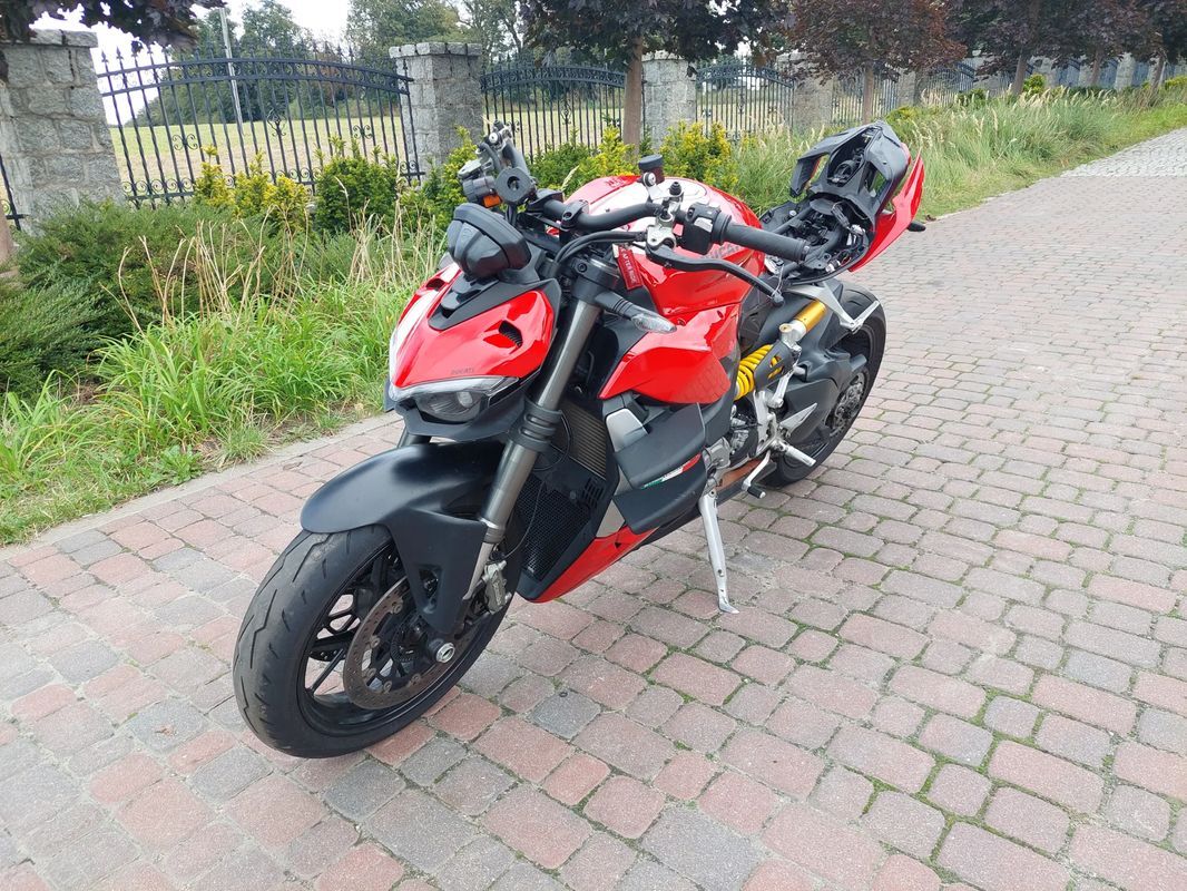 Ducati Streetfighter V2
