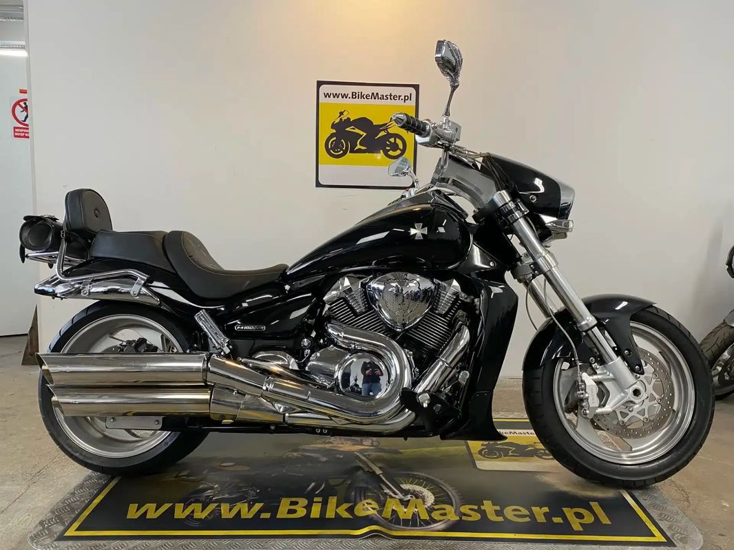 Suzuki Intruder