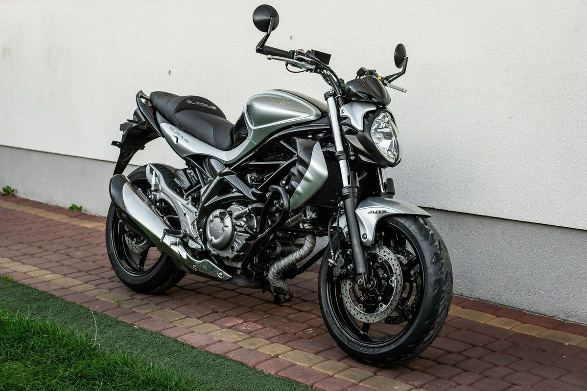 Suzuki Gladius