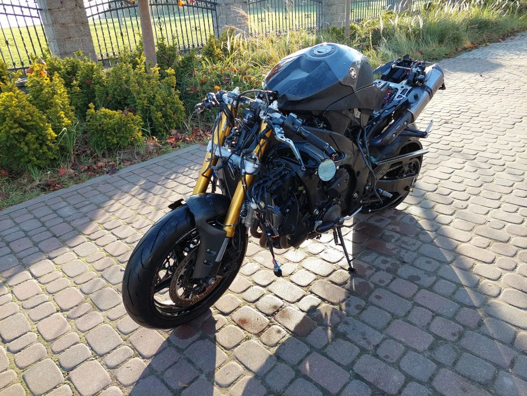 Yamaha R1