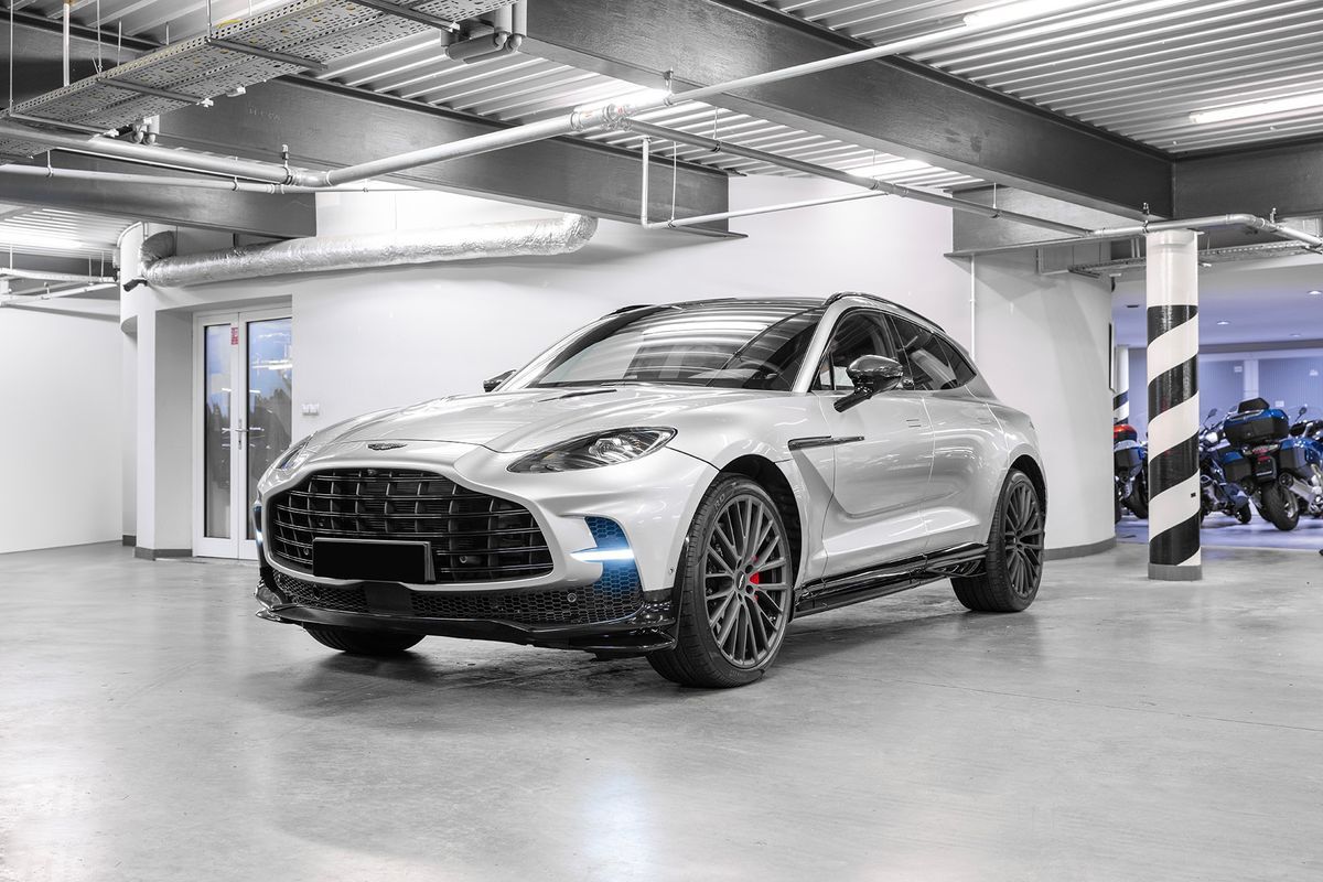 Aston Martin DBX707