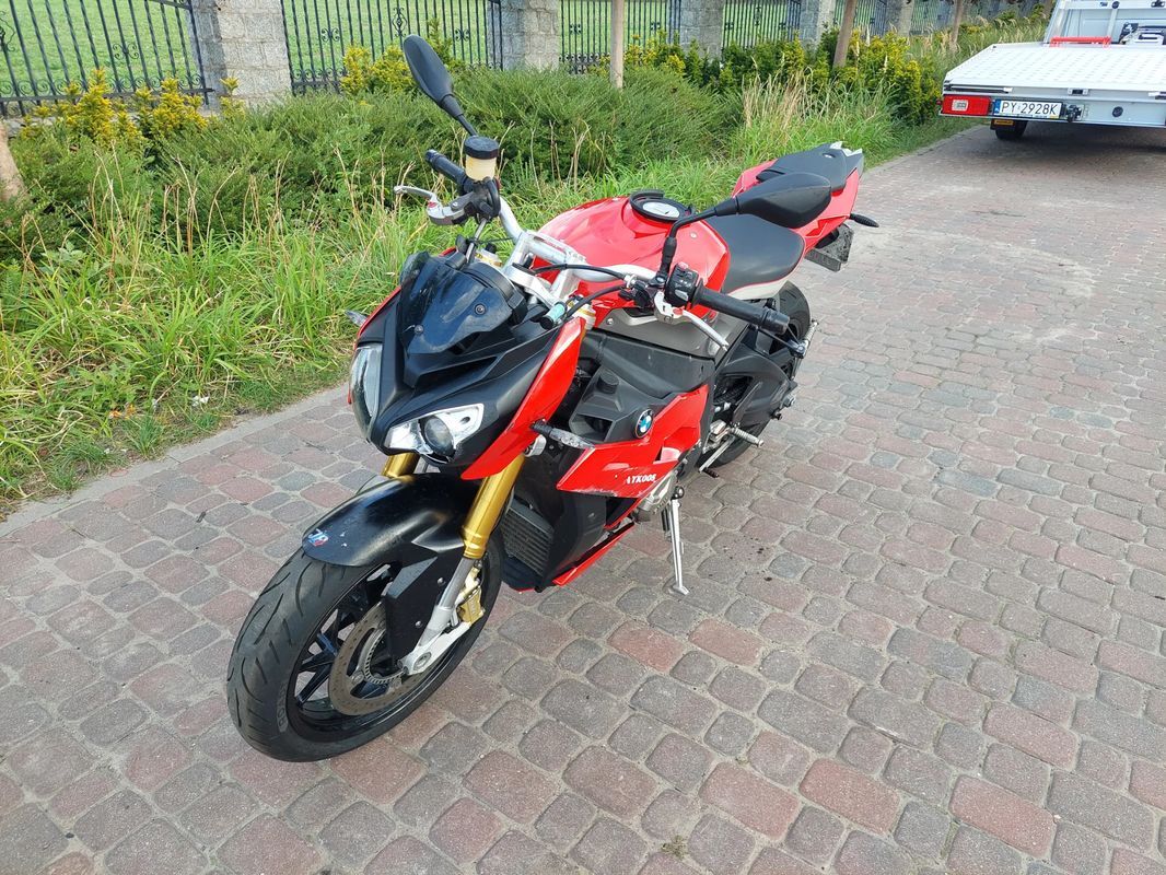BMW S