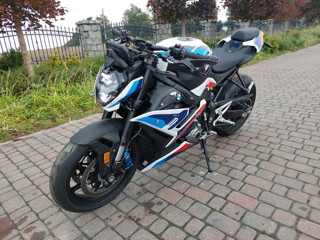 BMW S