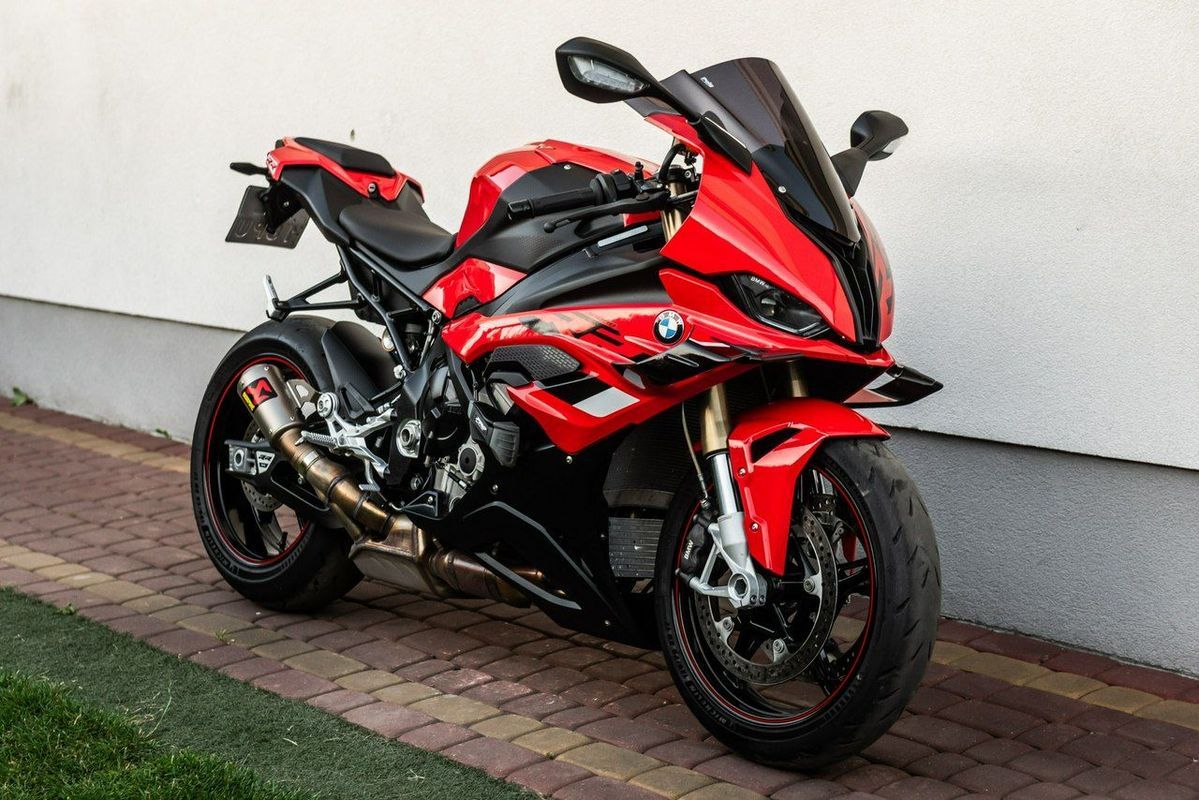BMW S