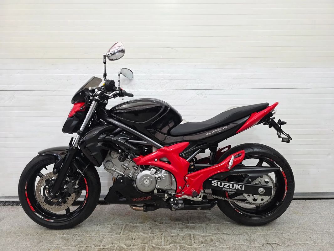 Suzuki Gladius